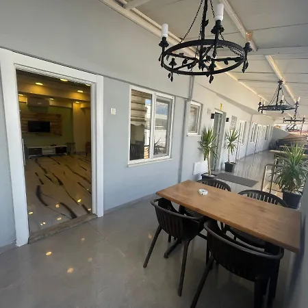 Ξενοδοχείο με διαμερίσματα Garden Butik & Akbuek 4*